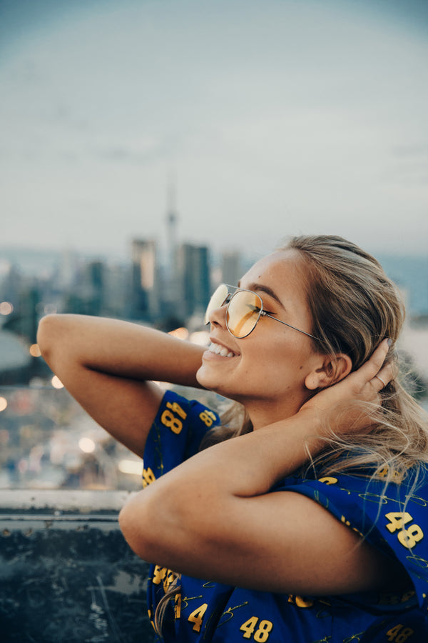 smiling-woman-with-skyline